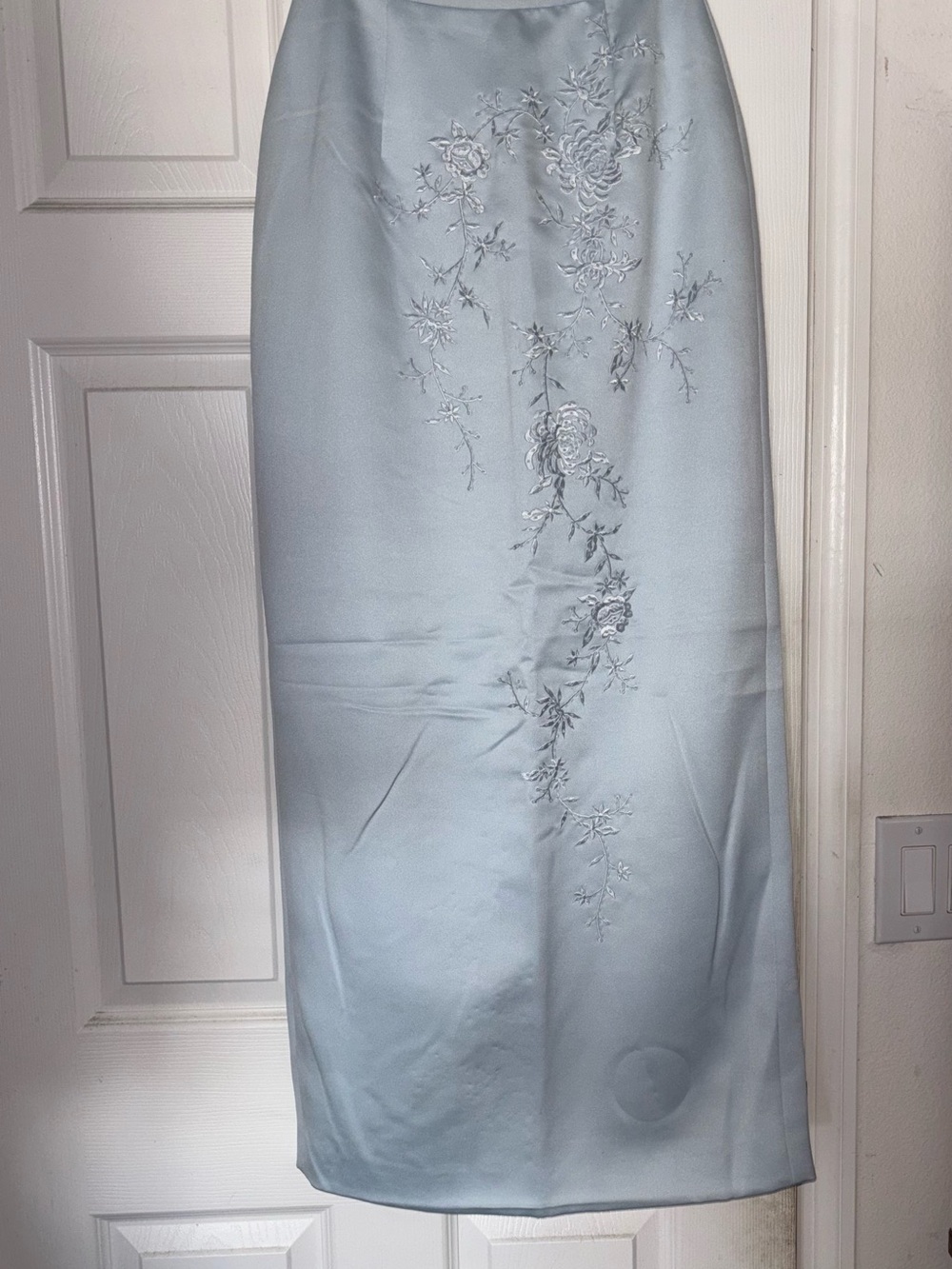 Light Blue Embroidered Midi Skirt sice 4P never been worn